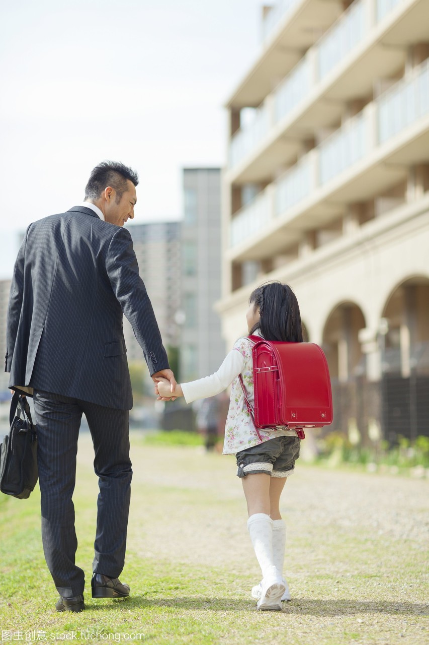 【八一】“警察叔叔，爸爸沒錢”（小說）